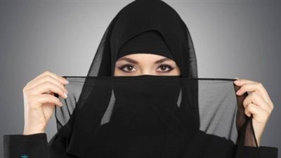 حكم خلع النقاب للمرأة المتضررة من ارتدائه.. الإفتاء تُجيب