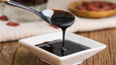 4 فوائد للعسل الأسود في علاج السعال 