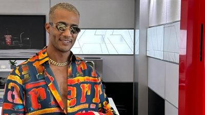 هل يشجع محمد رمضان استغلال الأطفال بعد ارتداءه نظارة لماركة مشبوهة؟ (صور)