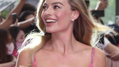 مارجوت روبي تتألق بإطلالات باربي في عروض أفلامها الأخيرة (صور)