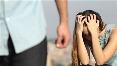 سيدة أمام محكمة الأسرة: زوجي يعايرني بلون بشرتي وأريد خلعًا