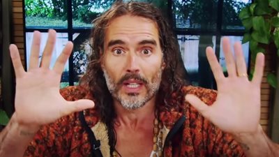 الشرطة البريطانية تستجوب راسل براند بشأن 3 جرائم خادشة للحياء