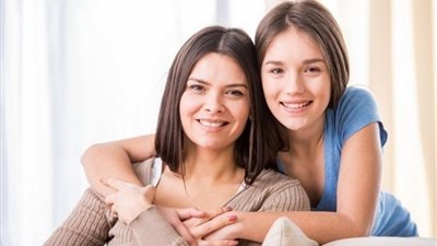 كيف أحسن علاقتي مع والدتي؟ (إنفوجراف)