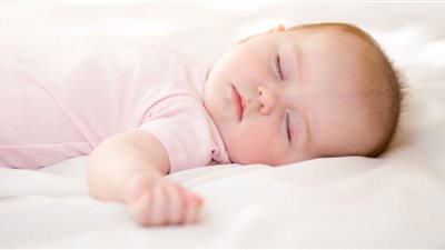 كيف تجعلي طفلك الرضيع ينام طوال الليل؟ 6 حلول مدهشة