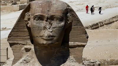 فيلم نابليون يثير الجدل حول أنف أبو الهول