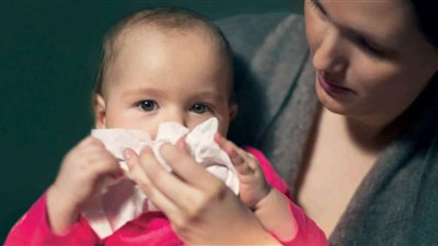 كيف أحمي طفلي الرضيع من نزلات البرد؟