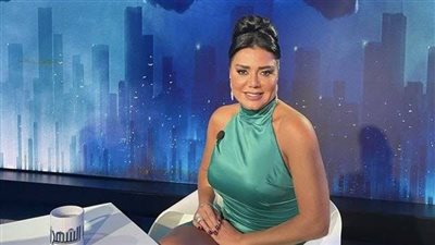 رانيا يوسف: اتربيت على مشاهد القبلات واللي مش عاجبه ميتفرجش (فيديو) 