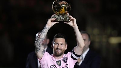 كيف احتفل إنتر ميامي الأمريكي مع ميسي بالبالون دور؟ (صور) 