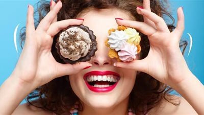 4 طرق للتخلص من رغبة تناول الحلويات بكثرة