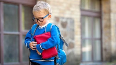 كيف اقنع طفلي بالذهاب إلى المدرسة؟ 4 نصائح عملية