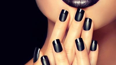 ألوان مناكير أسود لشتاء 2024 ( صور)