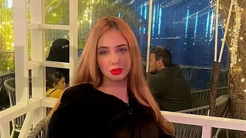 البلوجر اية الزيني