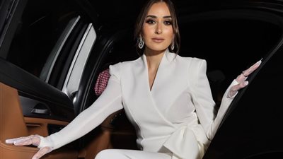 أمينة خليل تتألق بإطلالة بيضاء في العرض الخاص لـ«شماريخ» (صور) 