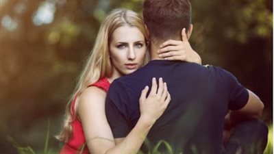 كيف تعرف أن المرأة تتلاعب بك ولا تحبك؟ 4 علامات 