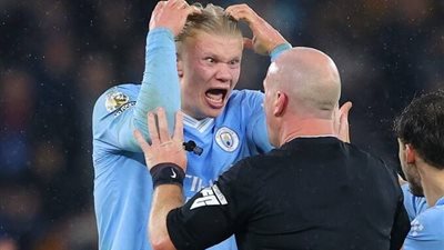 اللاعب النرويجي هالاند في مرمى نيران الاتحاد الإنجليزي بعد مهاجمة حكم المباراة