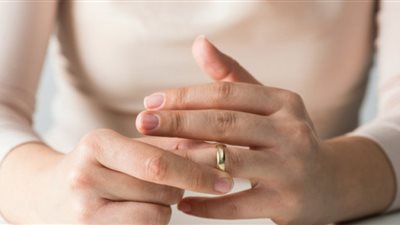 6 صفات في خطيبك تشجعك على فسخ الخطبة (إنفوجراف)