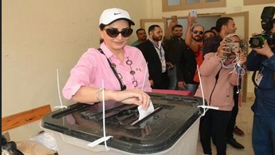 نجوم الفن يدلون بأصواتهم في اليوم الثالث للانتخابات الرئاسية (صور)