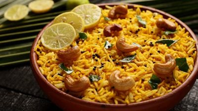 طريقة عمل الأرز البسمتي بالمكسرات والفواكه المجففة