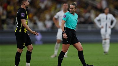 10 معلومات عن حكمة كأس العالم للأندية صاحبة الغمزة الشهيرة (فيديو)