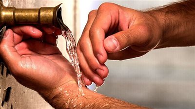 هل يجوز المسح على الأكمام فى الوضوء بدلاً من غسل اليدين؟ الإفتاء تُجيب