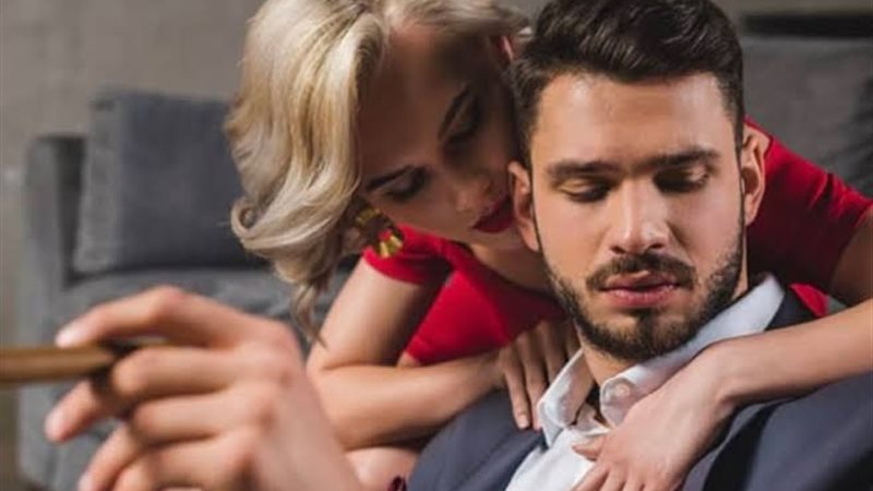 كيف اجذب الرجل المغرور