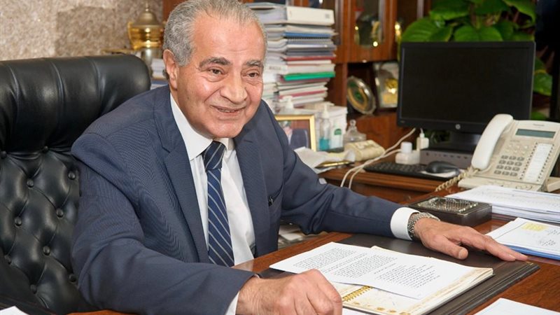 وزير التموين علي