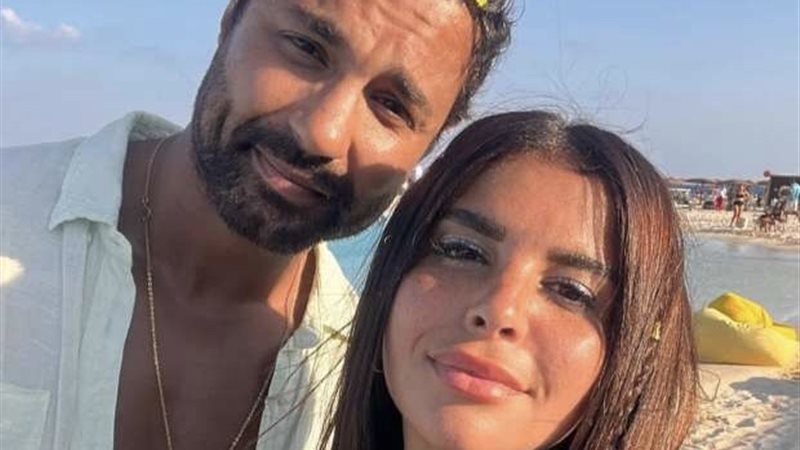 كريم فهمي وزوجته
