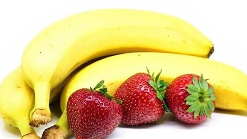 موز مع فراولة