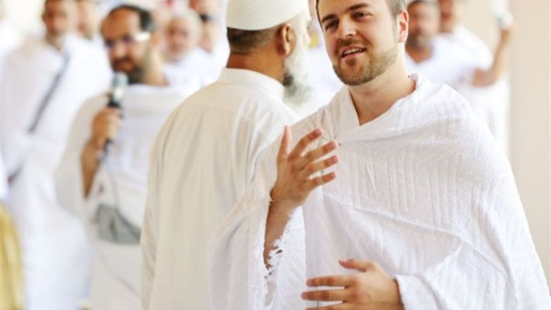 ما حكم من أحرم ثم