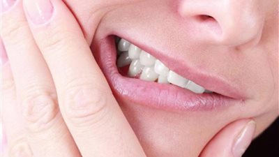 6 وصفات طبيعية تخفف آلام الأسنان وتغنيكي عن المسكنات