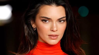 كيندال جينر بإطلالة شتوية أنيقة بعد انفصالها عن باد باني (فيديو)