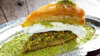 طريقة عمل البقلاوة التركية بالآيس كريم 