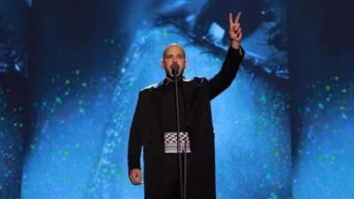 أبو ينشر كليب أغنية مهرجان الجونة العالم أعمى The Worl is Blind (فيديو)