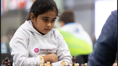 طفلة 8 سنوات أفضل لاعبة شطرنج في أوروبا (صور)