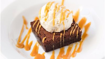 طريقة عمل البراونيز بالآيس كريم