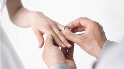 ما حكم زواج المطلقة بعد ولادتها بشهرين؟ «الإفتاء تُجيب»