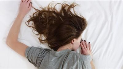 تفسير رؤية السقوط في حفرة بالمنام للمتزوجة والعزباء