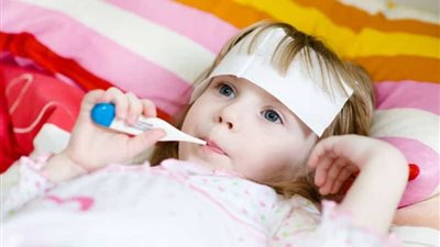 كيفية إنزال حرارة الطفل بسرعة | 5 إسعافات أولية