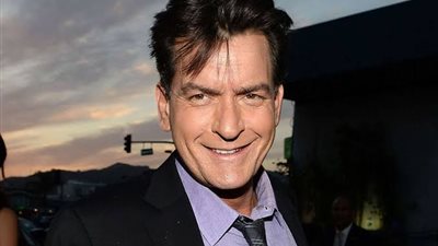 جارة ممثل أمريكي شهير تعتدي عليه بسبب الازعاج 