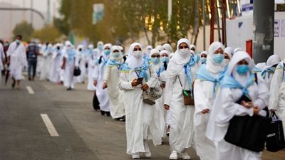 هل يجوز السفر لأداء العمرة دون محرم ؟«الإفتاء تُجيب» (فيديو)