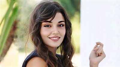 هاندا إرتشيل تظهر بلون شعر جديد والجمهور يتفاعل مع الإطلالة (صور)