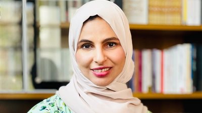 هدى حمد | كاتبة عمانية فازت بجائزة الإبداع العربي