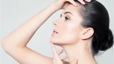 5 خطوات هامة للعناية بمنطقة الرقبة (إنفوجراف)