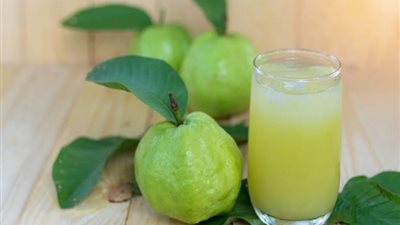 4 فوائد لعصير الجوافة باللبن للرجال 