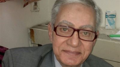 ابنة الفنان محمد قشطة تستغيث لعلاج والدها بعد سقوطه في الحمام