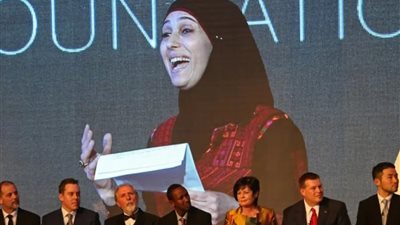 رنا زيادة.. معلمة فلسطينية وواحدة من أفضل 50 معلمًا في العالم 