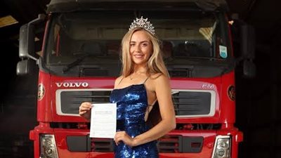 ملكة جمال إنجلترا من عارضة أزياء إلى سائقة شاحنات (صور)