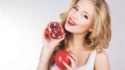 فوائد قشر الرومان للبشرة «يحارب الشيخوخة ويعالج البثور»