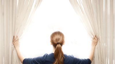 تفسير رؤية الستائر فى المنام للعزباء والمتزوجة