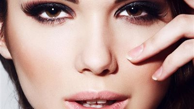 طرق فعالة لتكبير العيون بالمكياج لإطلالة أكثر جاذبية